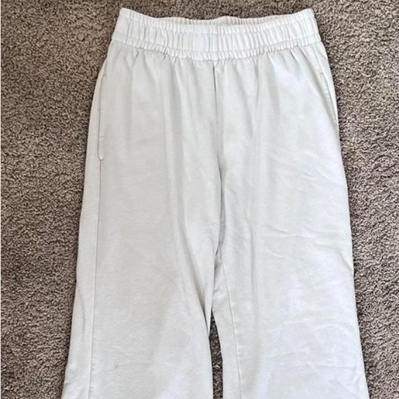 Off white wild fable flared cotton sweat pants. Size Medium - Picture 1 of 4
